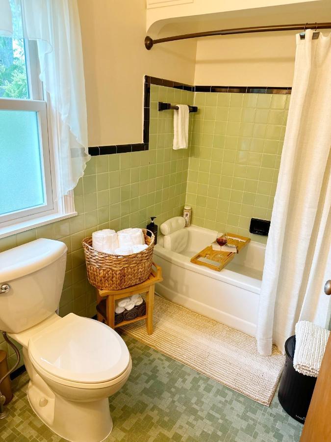 Cozy, Private Loft 15 Min Away From Downtown Detroit Lägenhet Grosse Pointe Park Exteriör bild